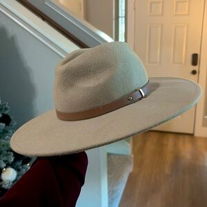 Tan wide rim hat
